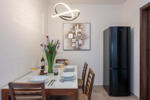 Prague Days - One Bedroom Apartment with Terrace, Netflix & Parking