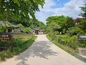 Tohyang Traditional House