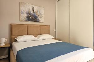 Deep Blue Rooftop - 111 - Happy Rentals