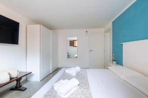 10 from the Sea, Apartment with Garden, WiFi & AC