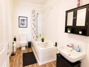 Bright Airy 2 Double Bedroom Flat in Town Centre