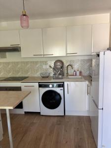 South-facing, air-conditioned apartment, close to beaches