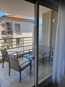 South-facing, air-conditioned apartment, close to beaches