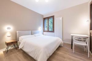 Lake View Flat with Pool Gardone Riviera