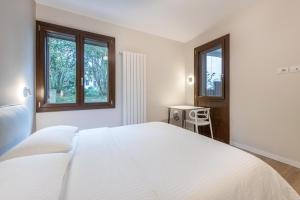 Lake View Flat with Pool Gardone Riviera