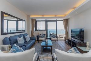 Secure One Bed | Uninterrupted Ocean Views