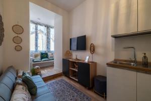 GuestHost - Roma Termini Cozy Grey Apartment