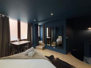 Ferrachat - Dark Desire Room - Centre