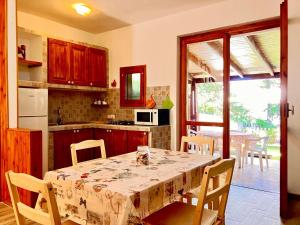 Casa con grande giardino vicino al mare