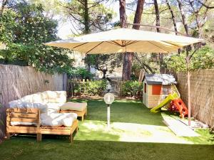 Casa con grande giardino vicino al mare