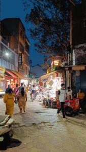 Bankey Bihari Spiritual Stay