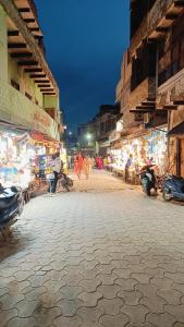 Bankey Bihari Spiritual Stay