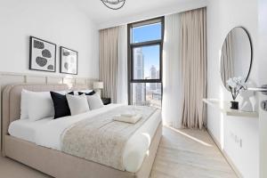 Silkhaus Vacation Homes Chic 1BR with Pool & Gym in Burj Crown