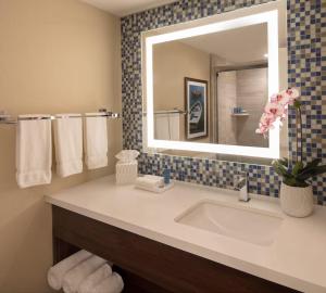 King Room room in Lido Beach Resort - Sarasota