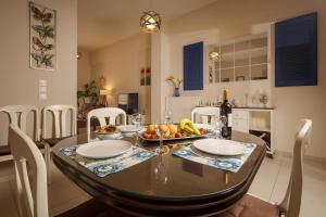 Blue Iris: Stylish apartment just 10 minutes walk from Old Town Chania