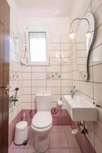 Blue Iris: Stylish apartment just 10 minutes walk from Old Town Chania