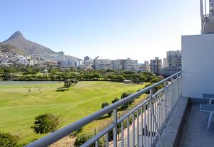 Mouille Point -Very Stylish Ultra Modern Apartment