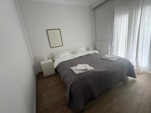 Stylish & Bright 2BR in Central Thessaloniki - Walk Everywhere - Near HELEXPO