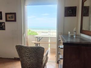 CN043 - Cesenatico, quadrilocale fronte mare con terrazza panoramica