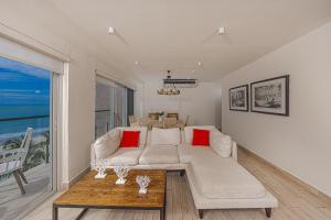 Olas del Mar Beachfront by Playa Caracol Resorts