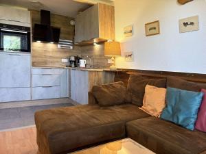 Appartement confort 2P, 6 pers, cœur de station, accès direct pistes, cheminée, WiFi, TV, balcon ouest - FR-1-322-297