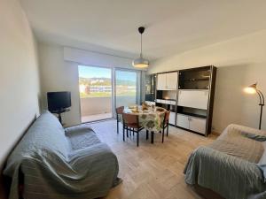 Cavalaire : Appartement 2 Pièces, à 300m Plage, Clim, Balcon - FR-1-226B-331