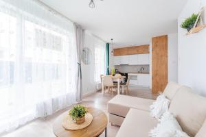 Rybacka Seaside Apartment by BookingHost