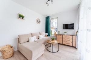 Rybacka Seaside Apartment by BookingHost