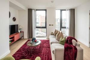 High Floor Modern Apartment with Gym & Lift in Kings Cross