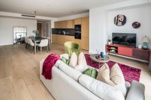 High Floor Modern Apartment with Gym & Lift in Kings Cross