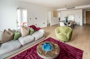 High Floor Modern Apartment with Gym & Lift in Kings Cross