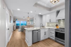 Gorgeous Renovated 2 Bedroom Condo at Crystal Tower! Free Daily Activities