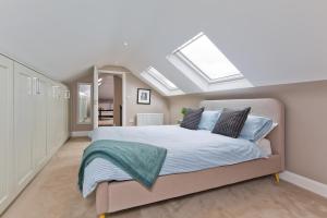 Spacious 5-Bed Home Near Dublin, LUAS & Airport