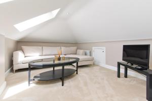 Spacious 5-Bed Home Near Dublin, LUAS & Airport