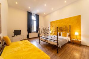 Grand Historic Residence with New Luxury Marble Design-Main Square
