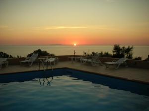 Bright little villa with a sea view