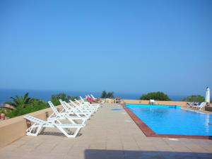 Bright little villa with a sea view img11