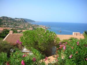 Bright little villa with a sea view img16