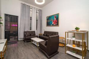 Elegant Historic 2BR with Quiet Patio Walk to Zocalo