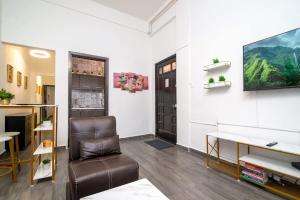 Elegant Historic 2BR with Quiet Patio Walk to Zocalo