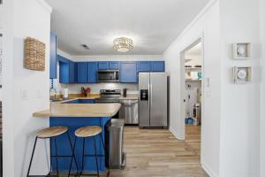 Charming Newly Updated OKI Bungalow with Fire Pit