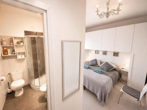 Private Room with Independent Entrance, 5 min walk to beach