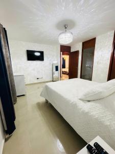 Harmony II , 5 Min to Airport, Pool View Balcony