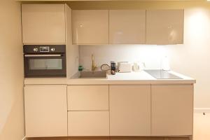 Basfroi Cosy Apartment 1