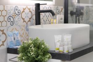Elegant Junior Home Milano AC and Fast Wi-Fi