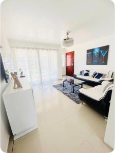 Harmony II , 5 Min to Airport, Pool View Balcony