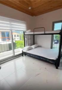 Hermosa casa con piscina privada cerca a Girardot