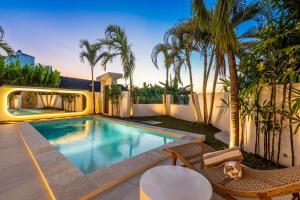 Villa AMARÉ New Stylish 3BR Canggu Large Pool, Cinema & BBQ