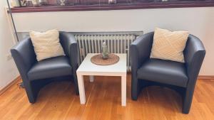 Ferienwohnung mit Balkon und eingezäunten Garten