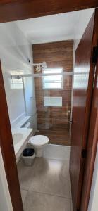 Casa com piscina, hidromassagem e área gourmet completa